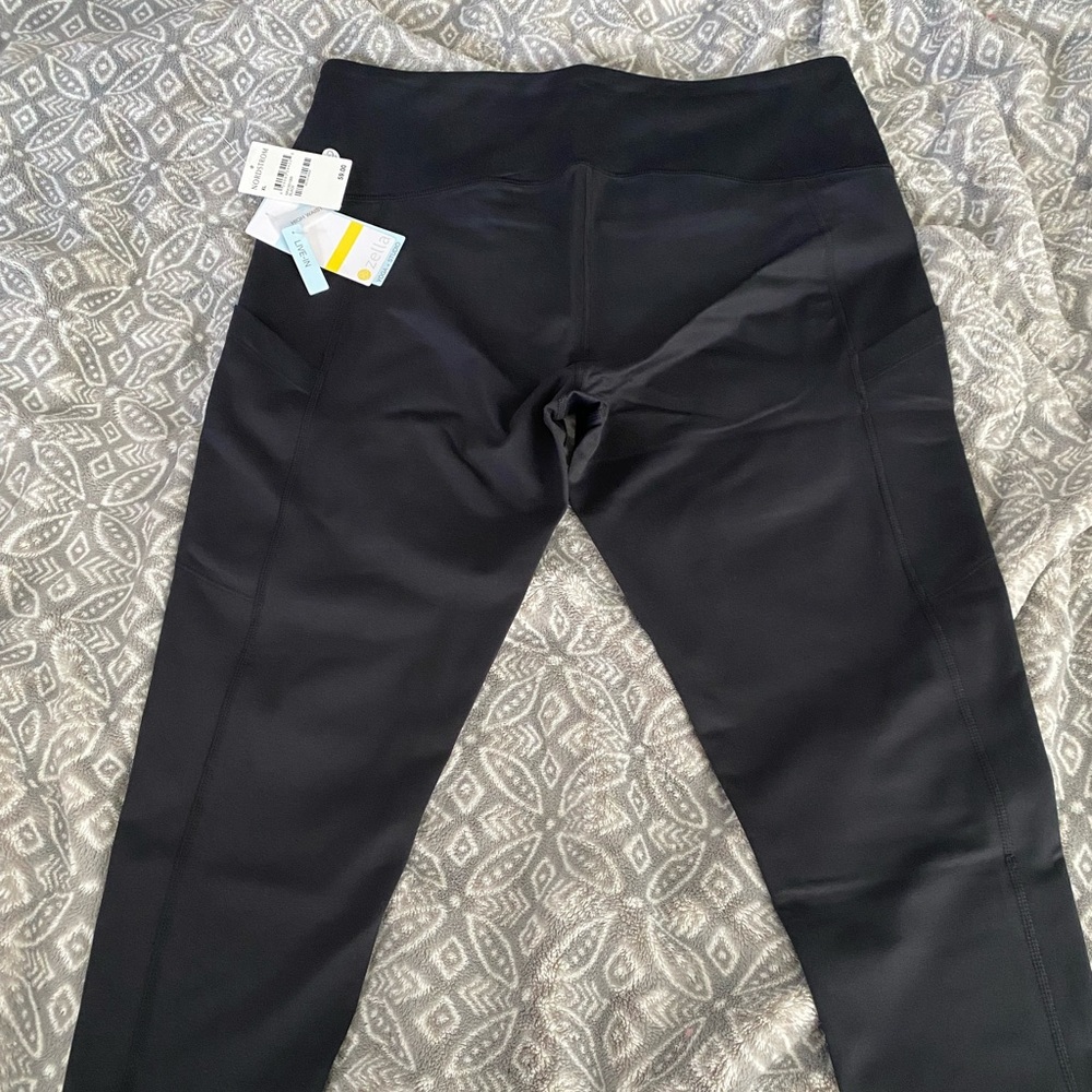 Zella Live In High Waist Pocket 7/8 Leggings 
Size XL Black